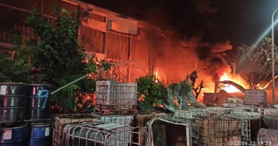 屏東高爾夫球製造工廠大火　1名消防員殉職、106人受傷、失聯