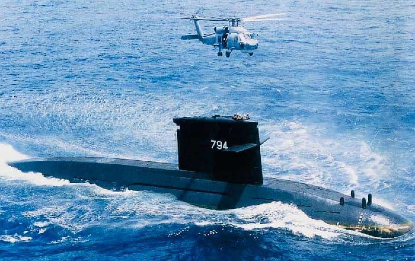 國造潛艦「海鯤號」預計本周四下水，圖為劍龍級潛艦「海虎號」。翻攝國防部發言人臉書