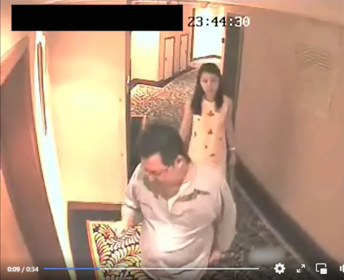 網路上流傳行政院副院長鄭文燦和女子進出房間的影片。翻攝網路