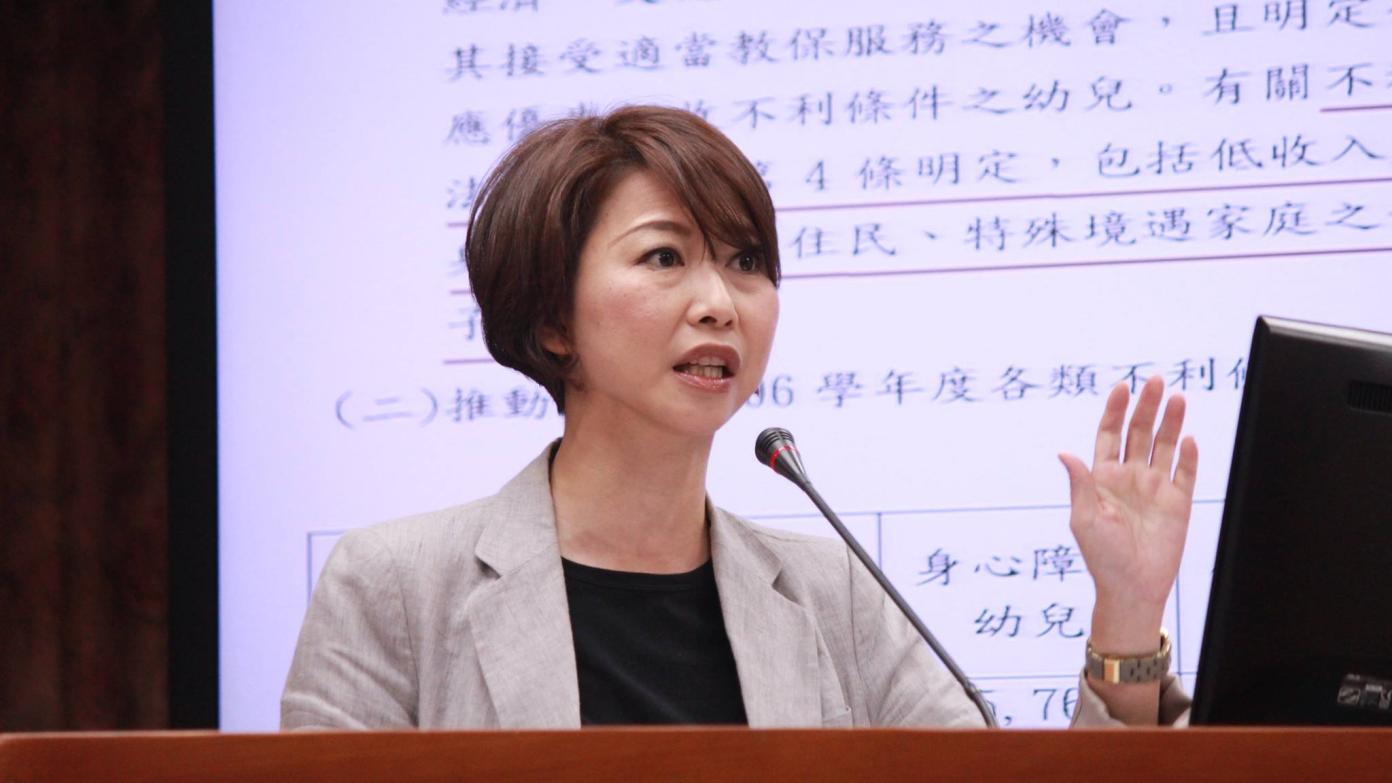 國民黨指控陳亭妃長榮大學博士論文抄襲。翻攝陳亭妃臉書