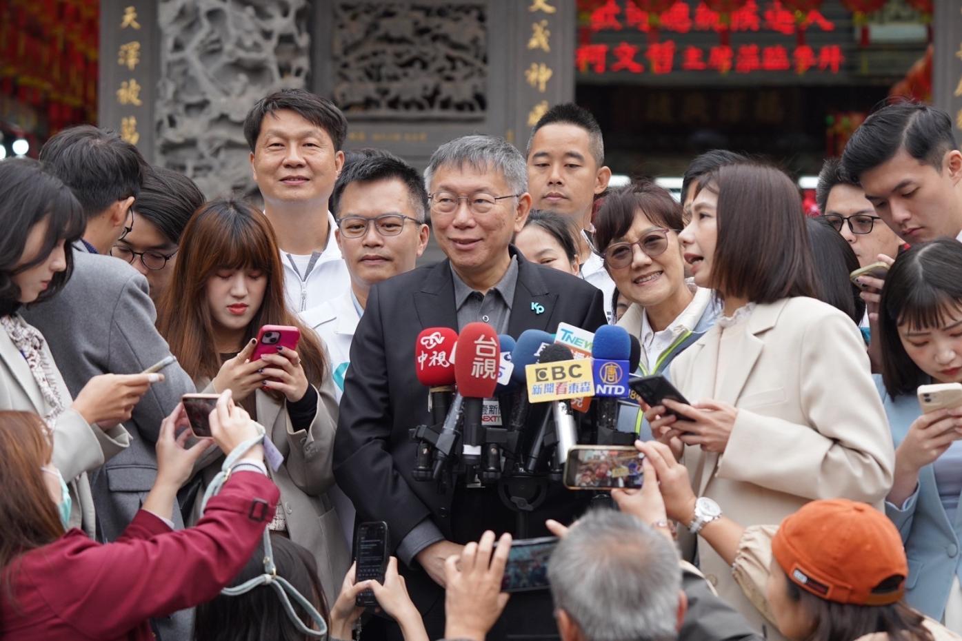 台灣民眾黨總統參選人柯文哲今天到新竹，和妹妹柯美蘭同台。台灣民眾黨提供