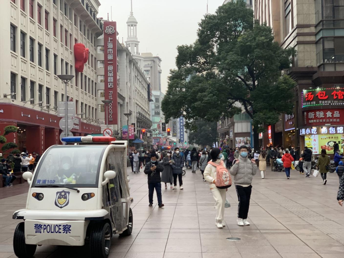 中國通貨緊縮風險正在擴大中，圖為上海街景。資料照片