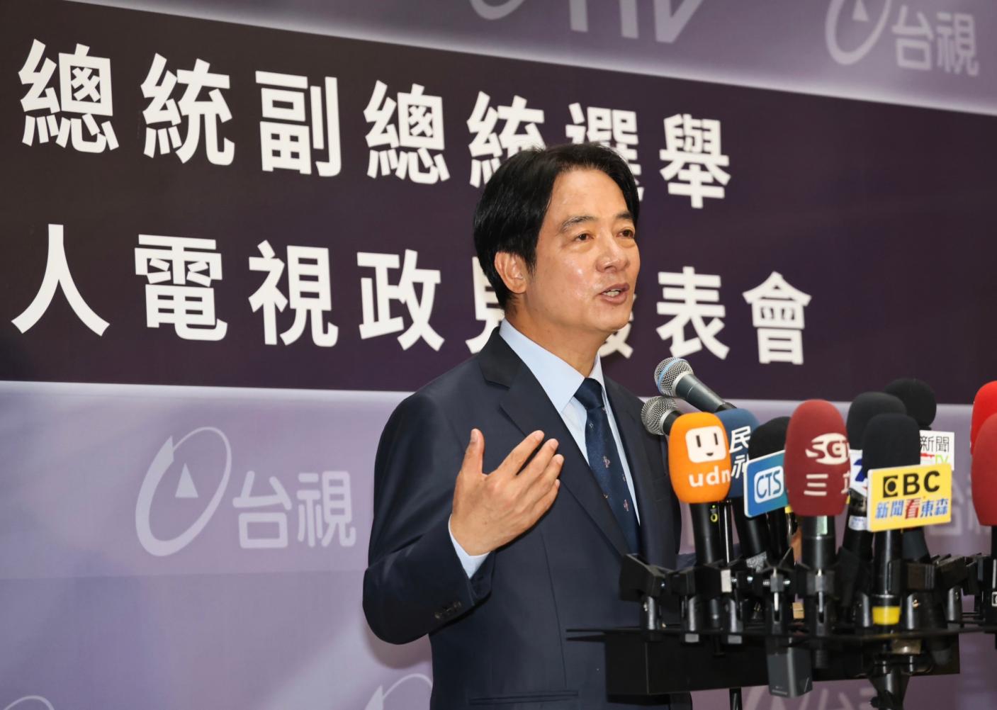 賴清德28日參加第三場總統候選人電視政見發表會。林啟弘攝