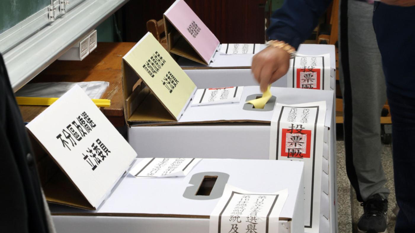  具雙重國籍的台裔美國人要投票必須買機票、遠渡重洋回台針對第16任總統副總統及第11屆立法委員選舉投票。中央社