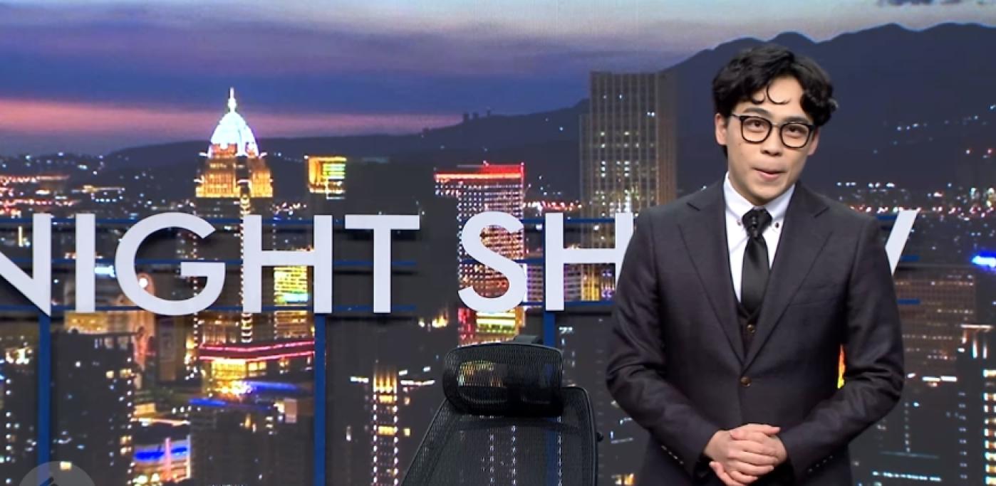 王志安在《夜夜秀》節目上的發言造成軒然大波，主持人賀瓏昨晚正式對外回應此事。翻攝YT節目畫面