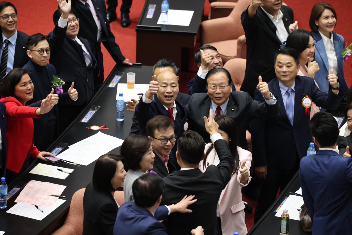 韓國瑜以3票之差擊敗前院長游錫堃，成為本屆國會龍頭。中央社