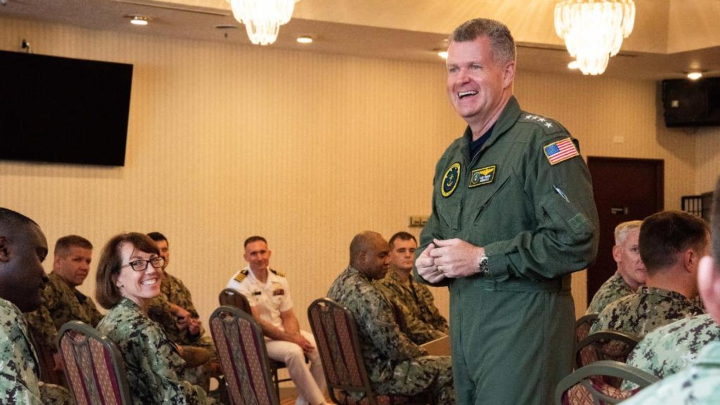  美國海軍太平洋艦隊司令帕帕羅（中）已經獲拜登總統提名接任印太司令部司令。翻攝@USNavy「X」社群平台