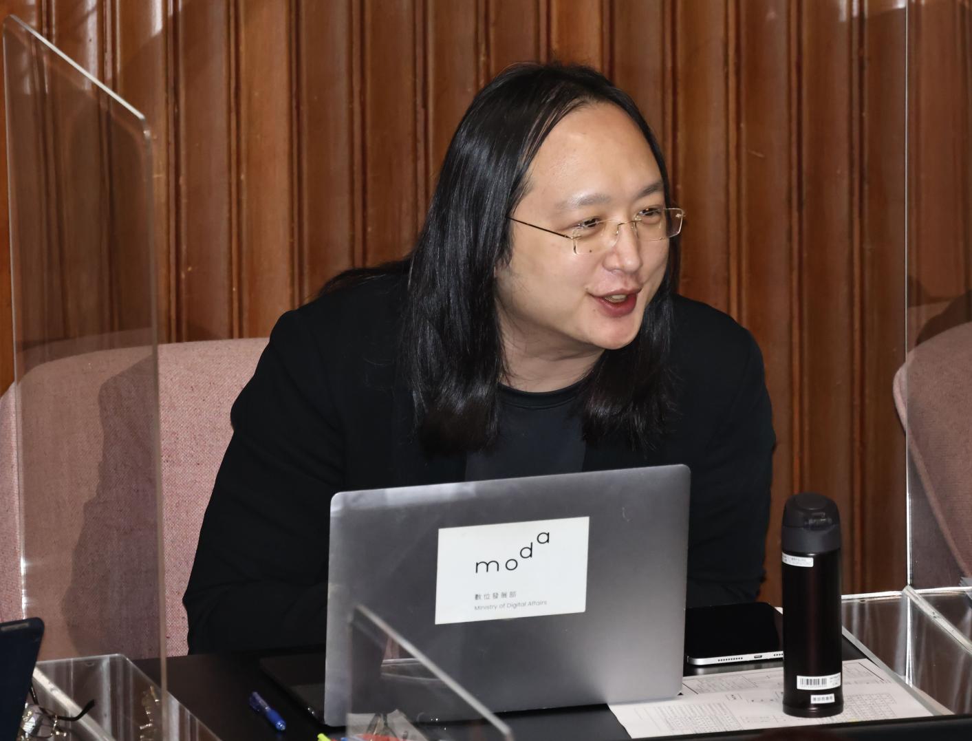 新系逼宮？唐鳳遭綠媒狠批引揣測 數位部高層諷「七傷拳恐傷人傷己」