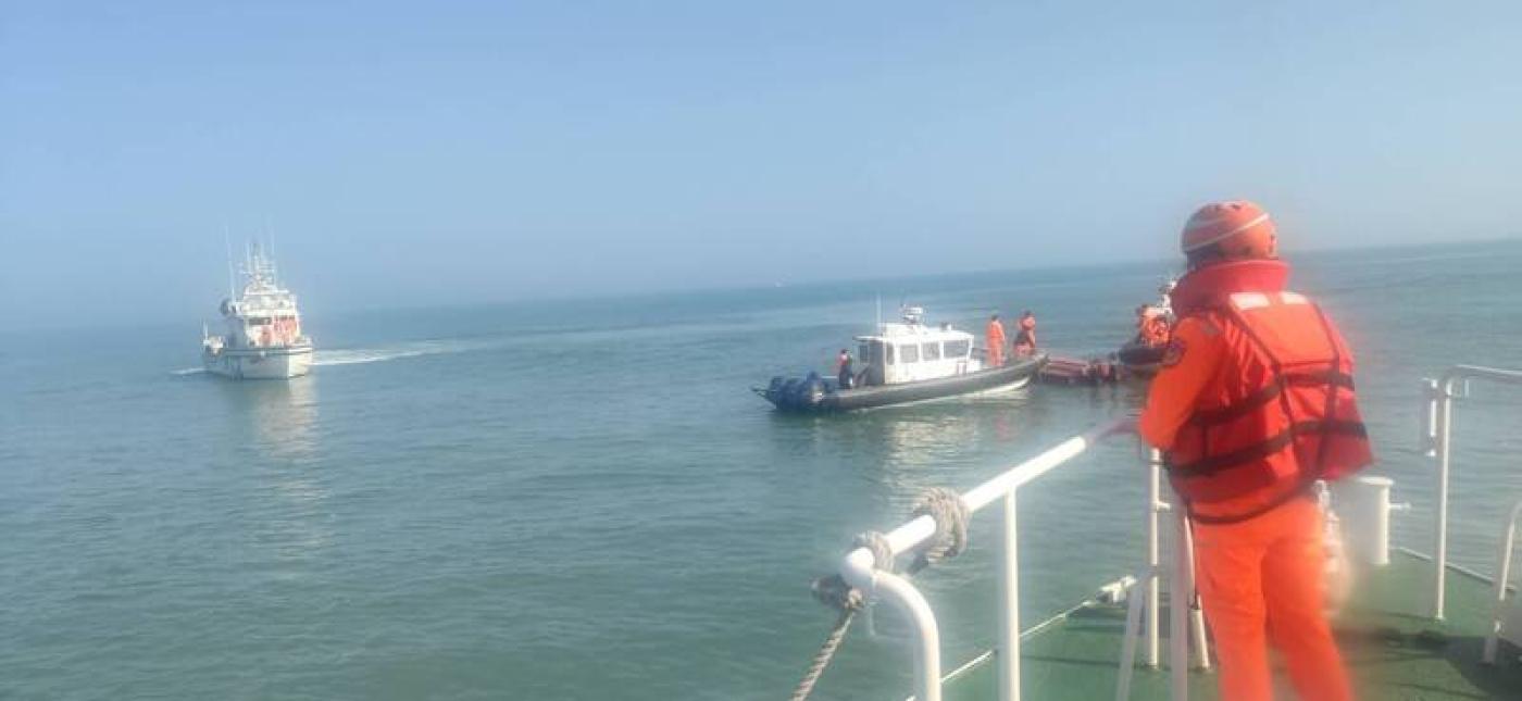 「中國海監8029」今日上午進入金門水域遭驅離。圖為海巡隊日前對1艘中國籍快艇越界捕魚，執行驅離作業。金門海巡隊提供