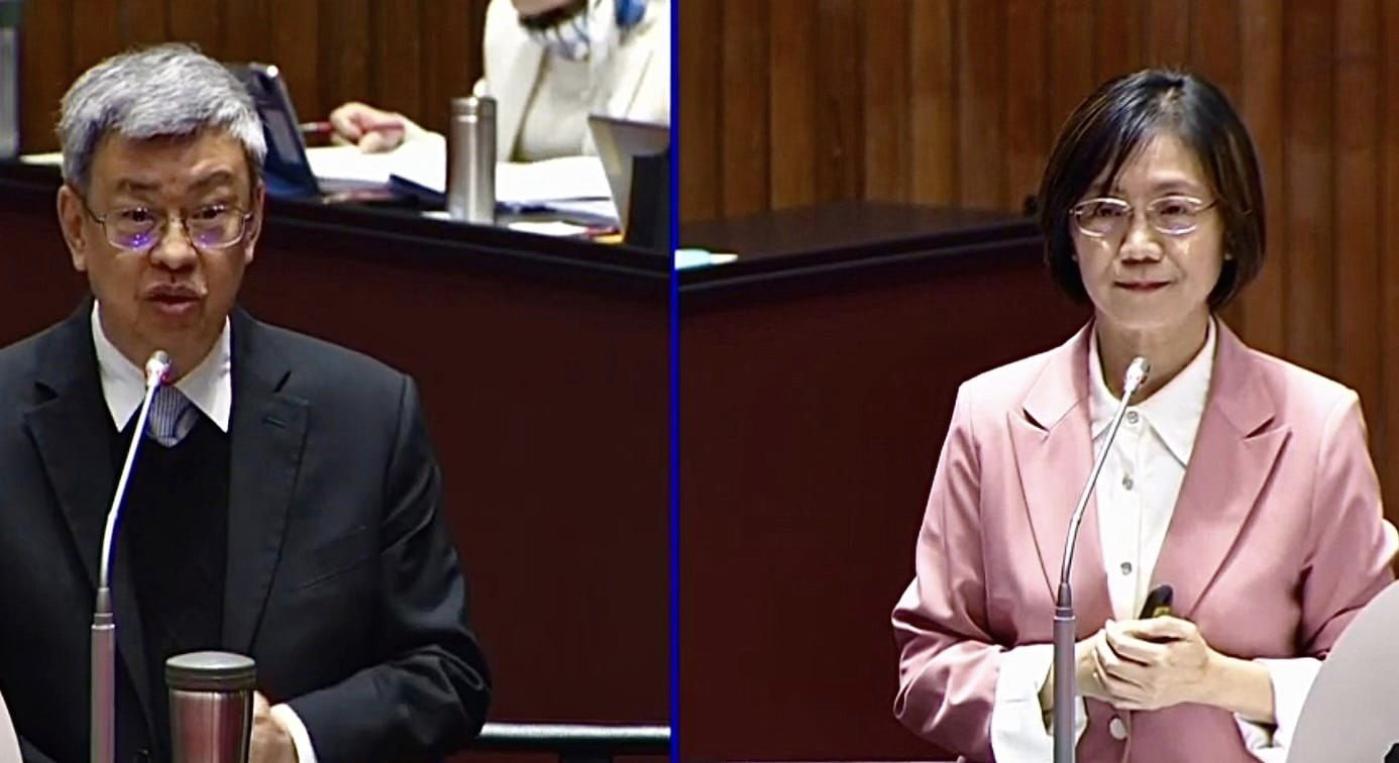  國民黨立委翁曉玲（右）1日質詢行政院長陳建仁（左）時稱，質詢關係是「上對下」。翻攝國會頻道
