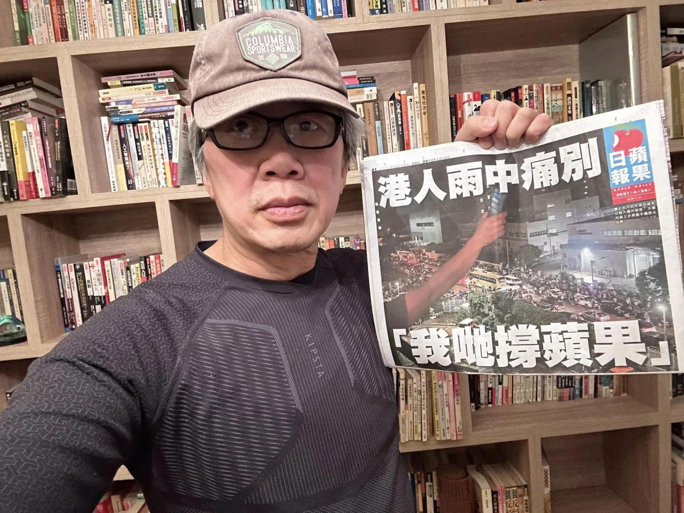 香港23條立法草案審議，民眾保留《蘋果日報》舊報紙恐違法。翻攝徐少驊視像直播臉書