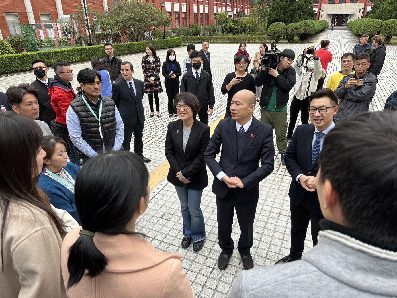 立法院長韓國瑜19日接見到立院參訪的台東學生。林啟弘攝