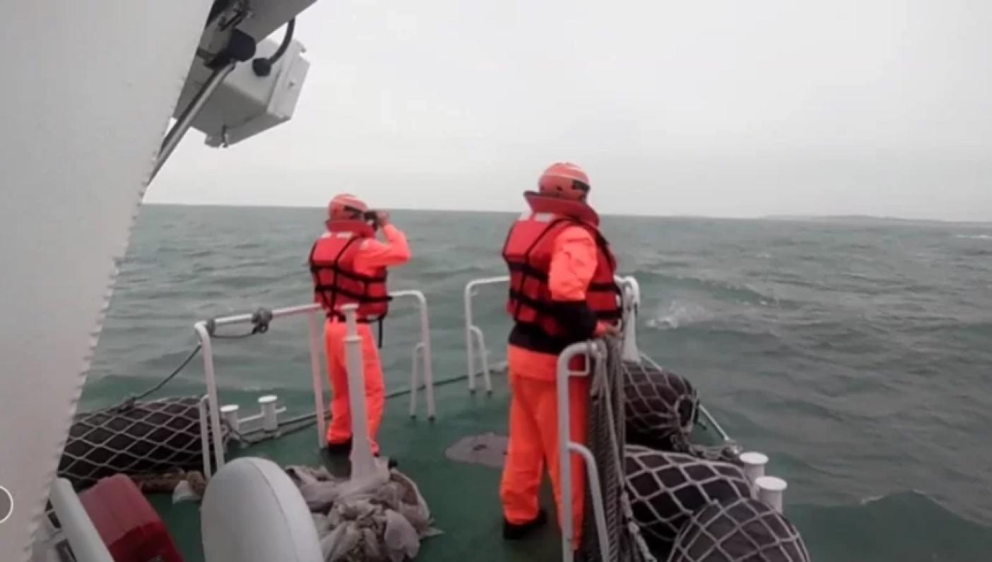 金門海巡隊搜尋二失蹤釣客，後來傳出人被中國海警救起。金門海巡隊提供