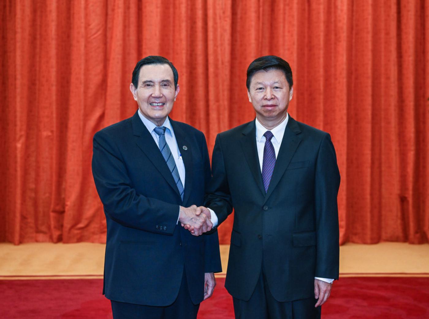 前總統馬英九（左）訪問中國，1日與國台辦主任宋濤（右）會面。馬英九辦公室提供