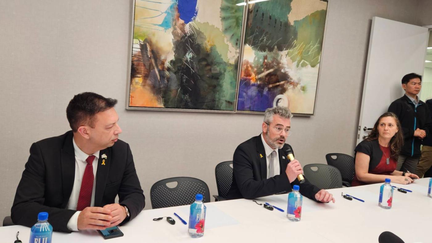  以色列國會友台小組主席杜伯斯基（中）、國會議員貝里阿克（左）與駐台北以色列經濟文化辦事處代表游瑪雅15日出席在台記者會。王秋燕攝