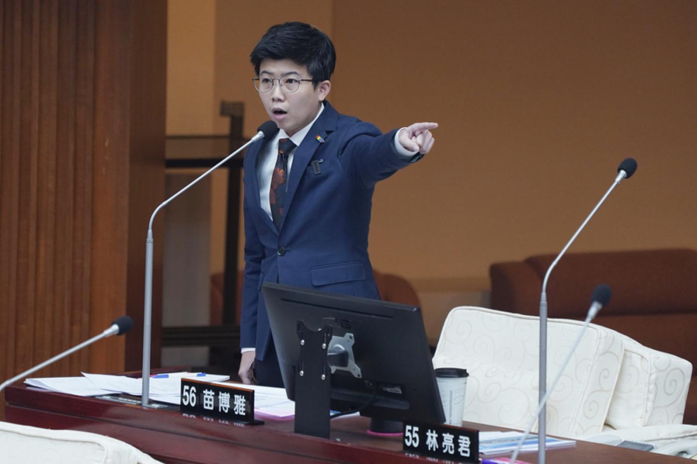 台北市議員苗博雅18日稱，稱讚徐巧芯立委穿得讚，就要被大立委告，要告就告吧。中央社