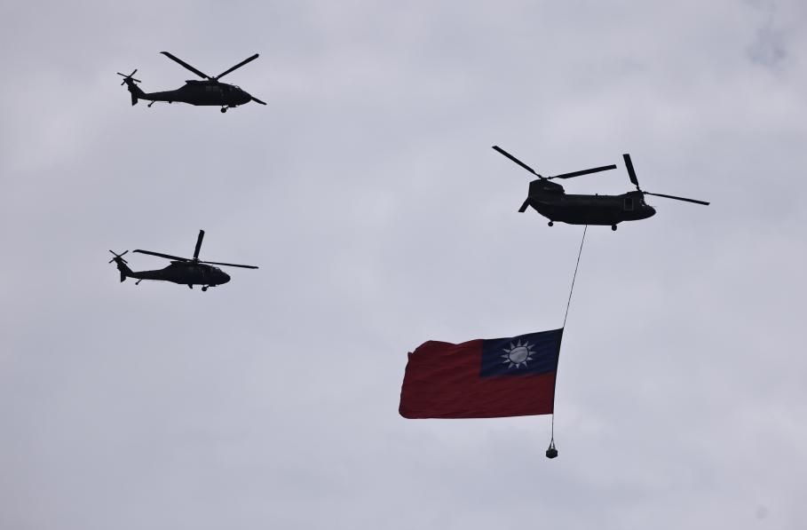 賴清德520總統就職典禮排練　國軍12架直升機組國旗梯隊致敬