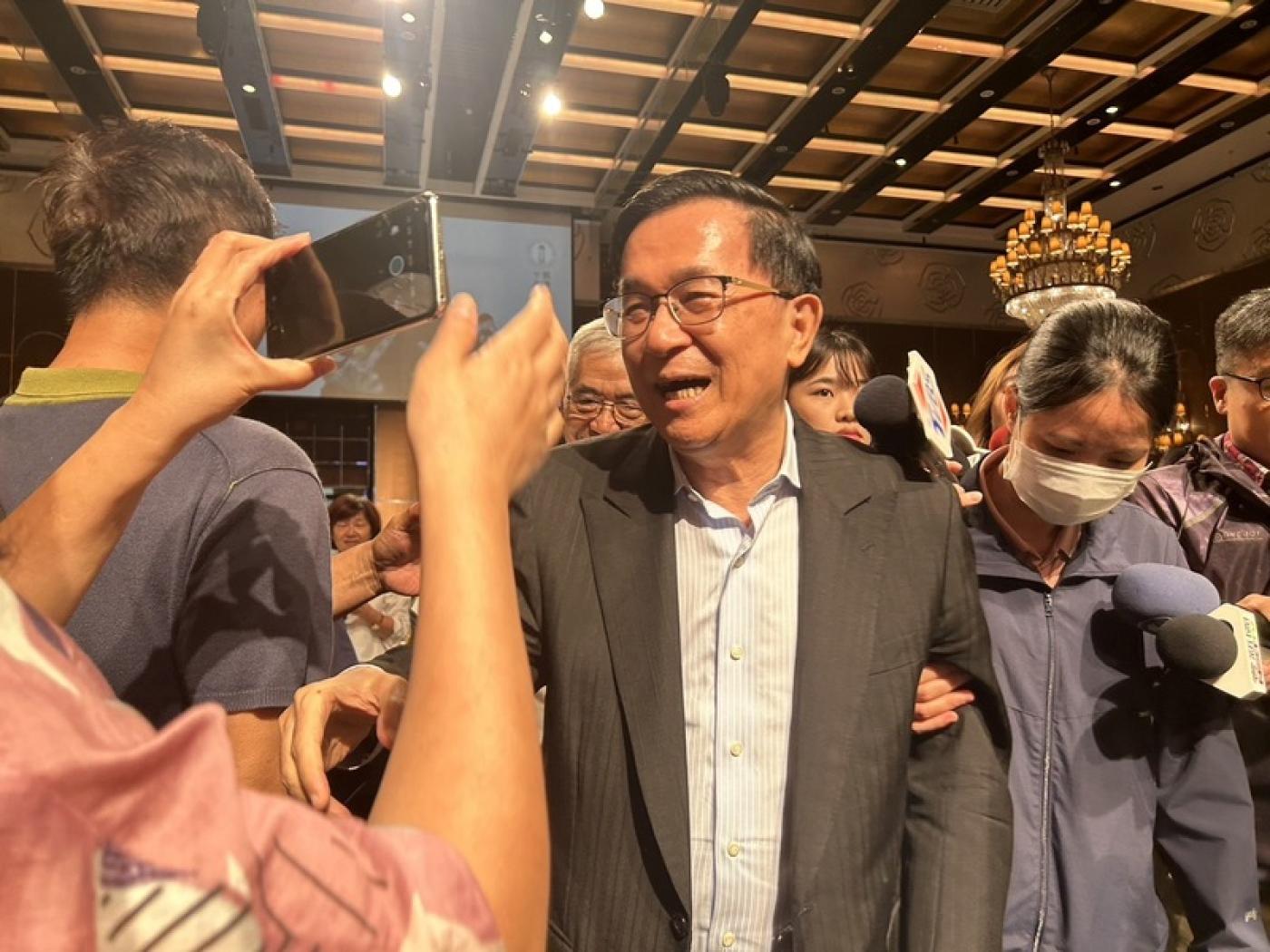 前總統陳水扁24日出席在台北舉行的凱達格蘭基金會19周年感恩餐會，自曝特赦生變因。中央社