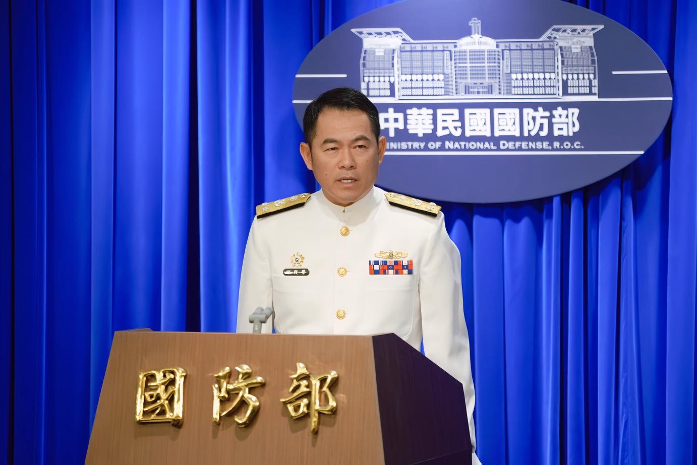 海軍參謀長邱俊榮中將坦承海軍雷達沒辦法發現這麼小的船。國防部提供