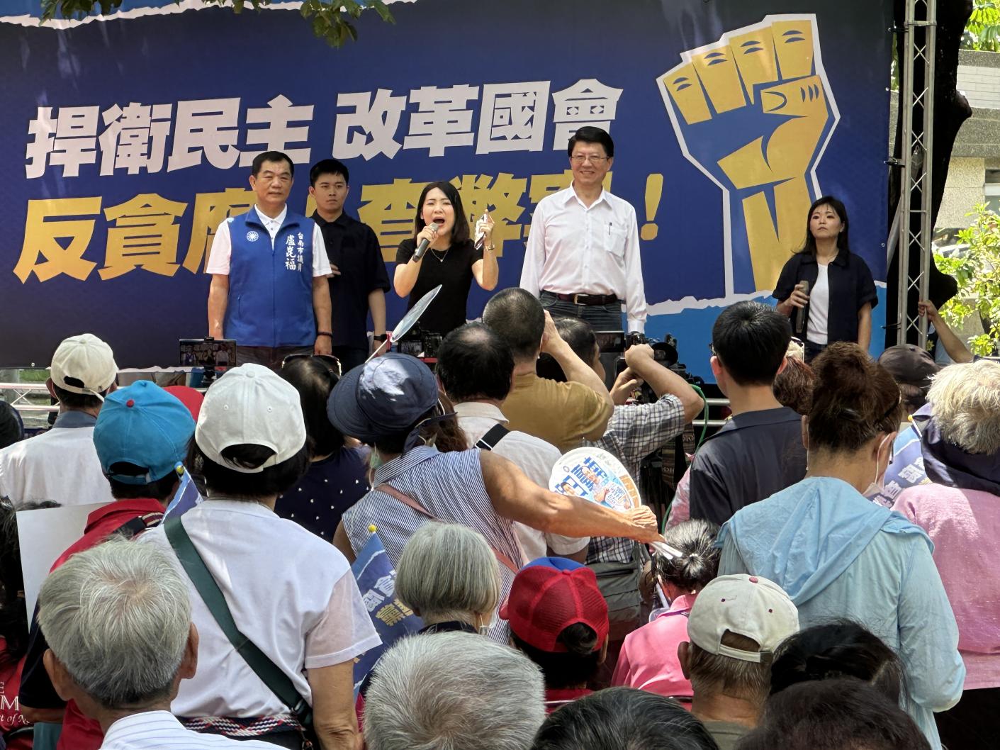 國民黨15日在台南辦宣講活動，徐巧芯在台上開講時表示，她是民進黨內仇恨值最高的政治人物，面對接下來可能的罷免，自己不畏懼。辛啓松攝