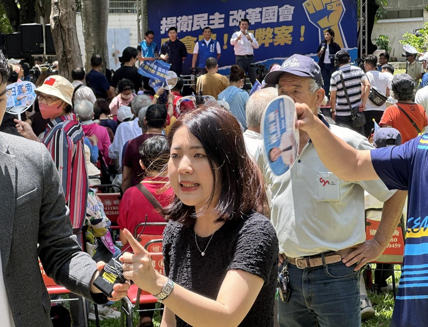 國民黨「捍衛民主改革國會」宣講活動，首場15日在台南市登場，約有500人參加l。辛啓松攝