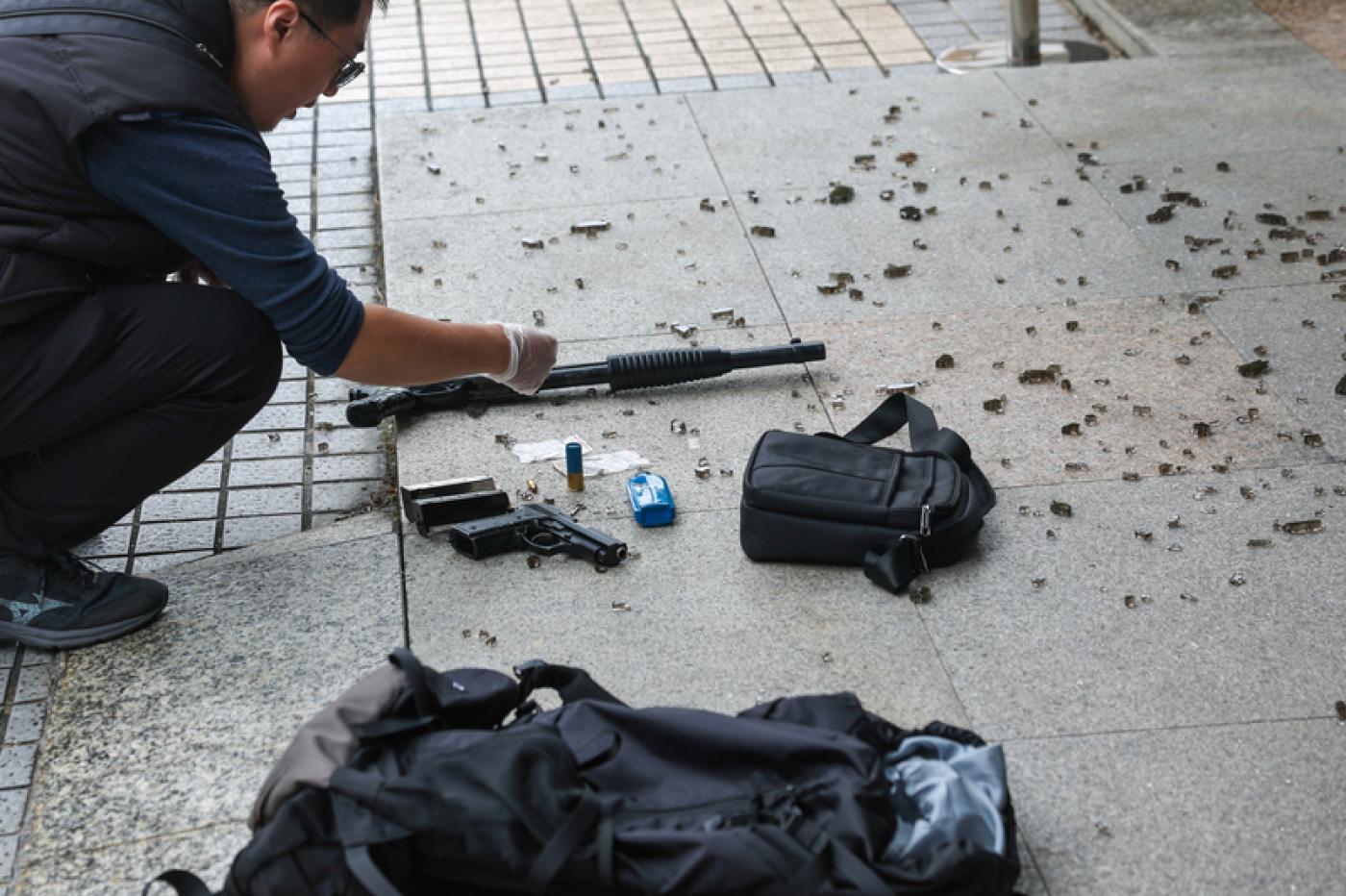 張盛德3月28日涉持霰彈槍射擊數位發展部，北市警方獲報立即派員到場逮人，並查扣1長槍、1短槍。中央社