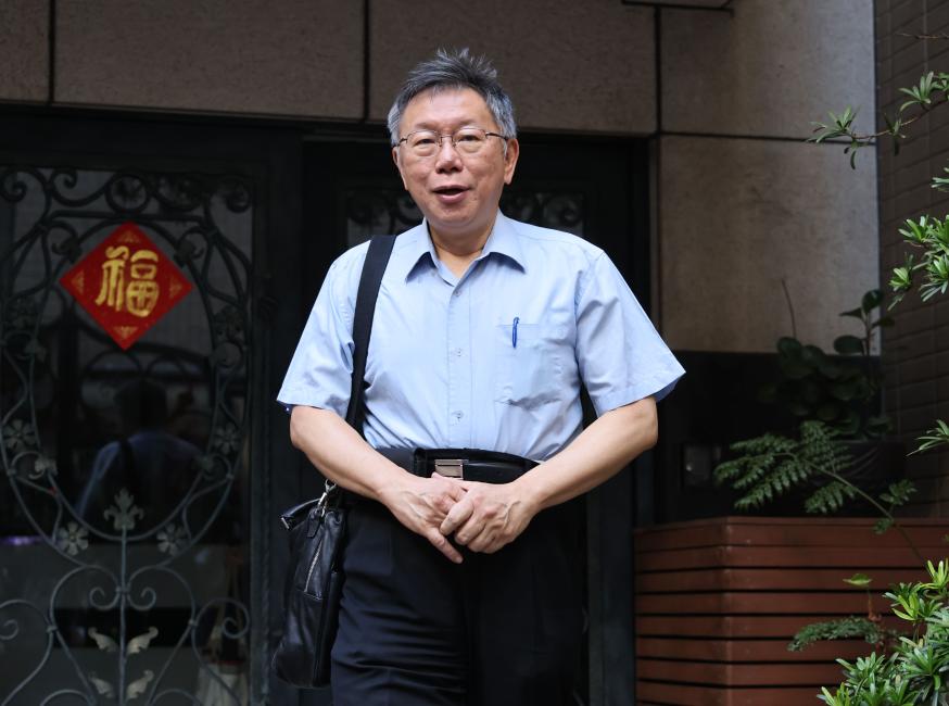 黨內促請辭黨主席止血　柯文哲微笑避答