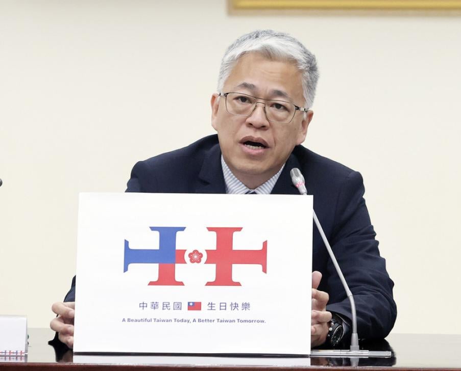 雙十國慶「華國美學」再現！年輕設計師匿名創作　韓國瑜親自挑選