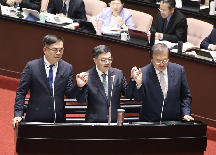 告御狀風波大和解　卓榮泰「手牽手」邱泰源、彭啓明