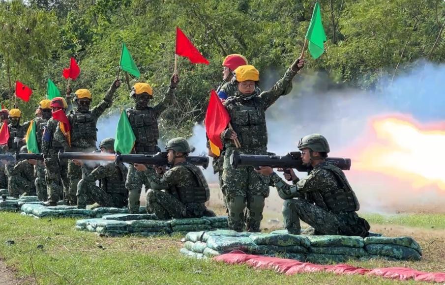 中科院生產火箭彈大落漆　新兵射擊紅隼首遇不擊發