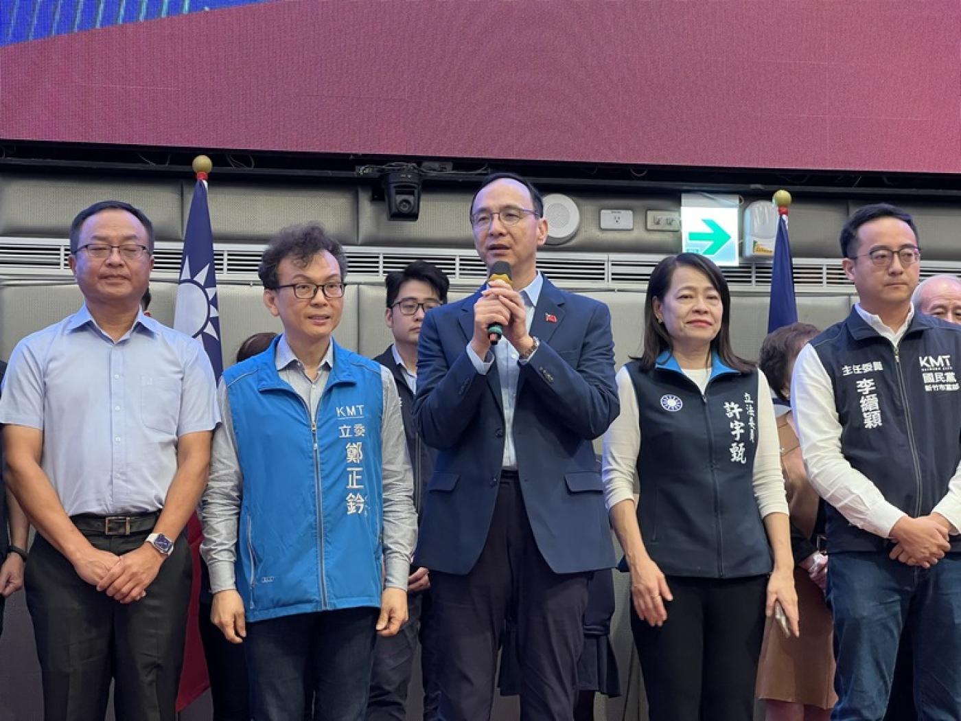 國民黨主席朱立倫（前中）16日到新竹市出席「國民黨建黨130週年黨慶」活動。民眾提供