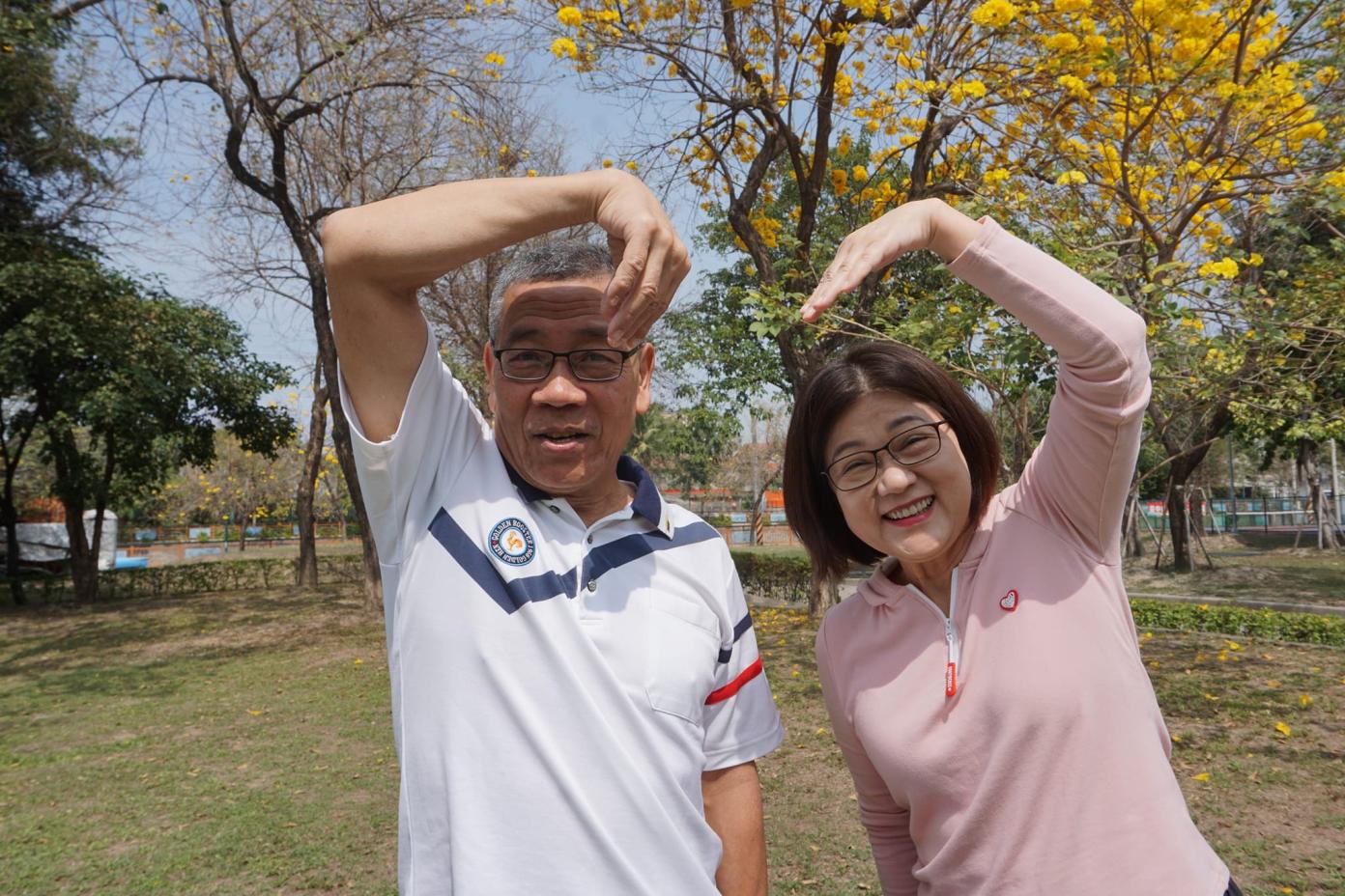 民進黨籍前立委簡肇棟（左）與夫人張芬郁（右)感情深厚。翻攝張芬郁臉書