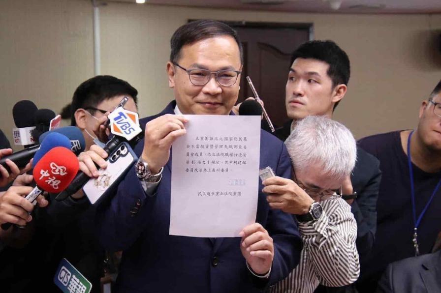 王義川宣誓就職旋即上工　直奔國發基金調查委員會