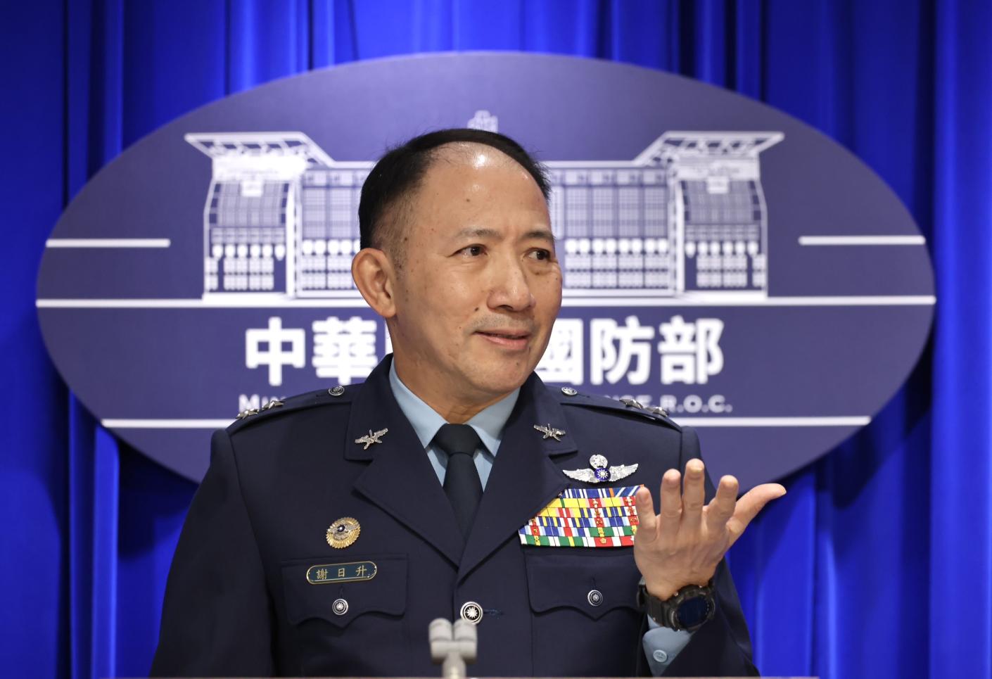 國防部情次室次長謝日升中將10日表示，中共解放軍海軍兵力西太平洋跟台灣周圍已形成明顯規模，並直言解放軍動用的船艦數量，「數字非常驚人」。林啟弘攝