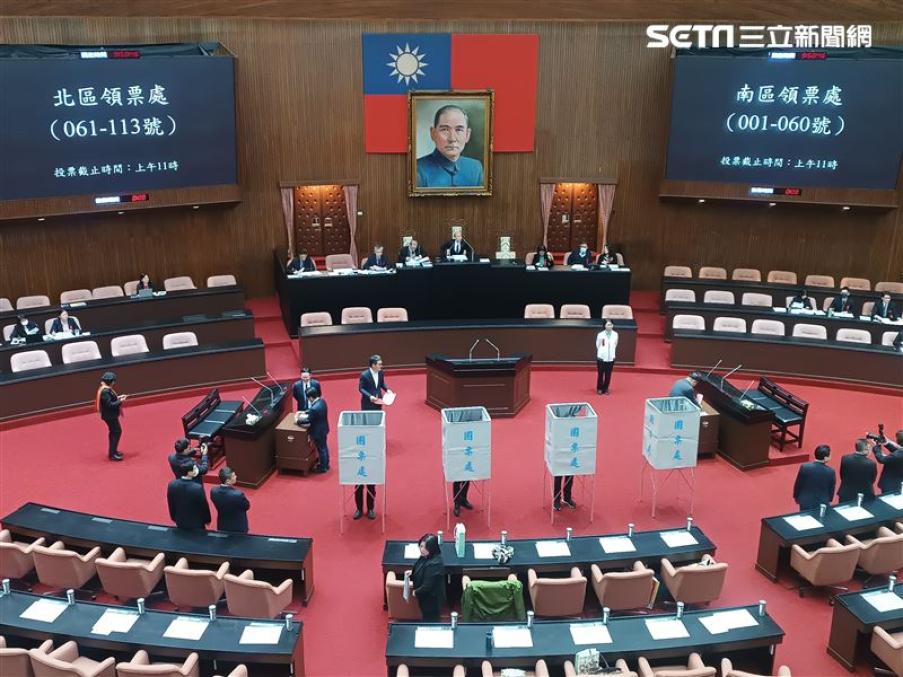 立法院首次記名投票　周弘憲順利出任考試院長、柯麗鈴未過關