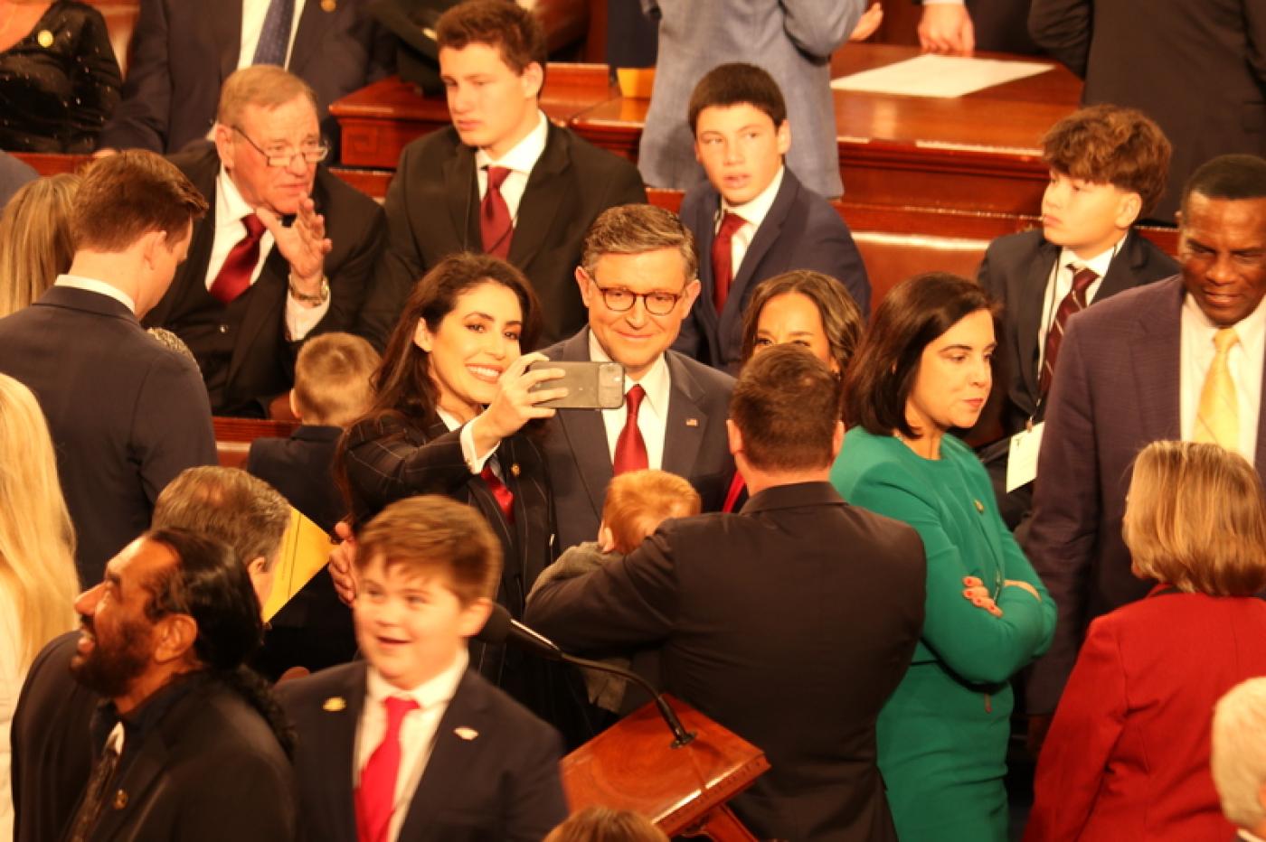 美國國會3日開議，共和黨籍的眾議院議長強生取得過半218票，順利連任。中央社