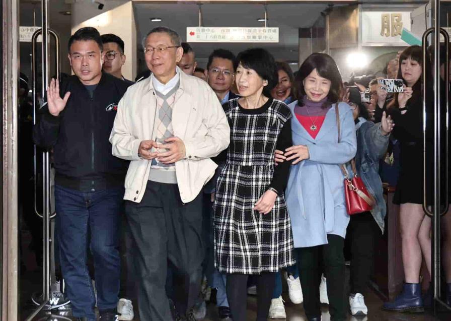  柯文哲遭學生爆料「親眼見政治獻金帶回家」　陳佩琪發聲：現在才說難確認真偽