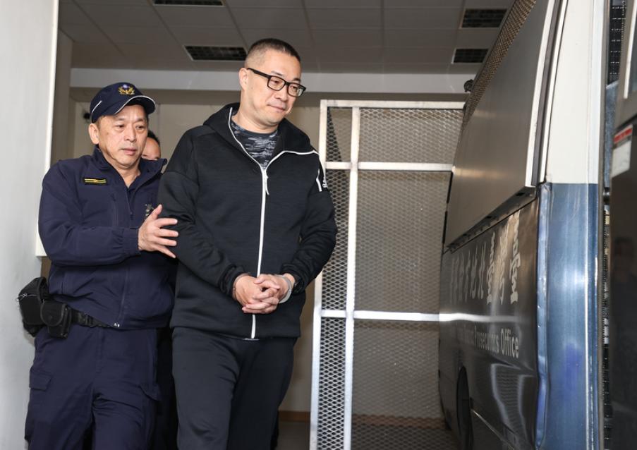 強吻鍾沛君判11月！朱學恒主動提前入監服刑　牢裡吃年夜飯