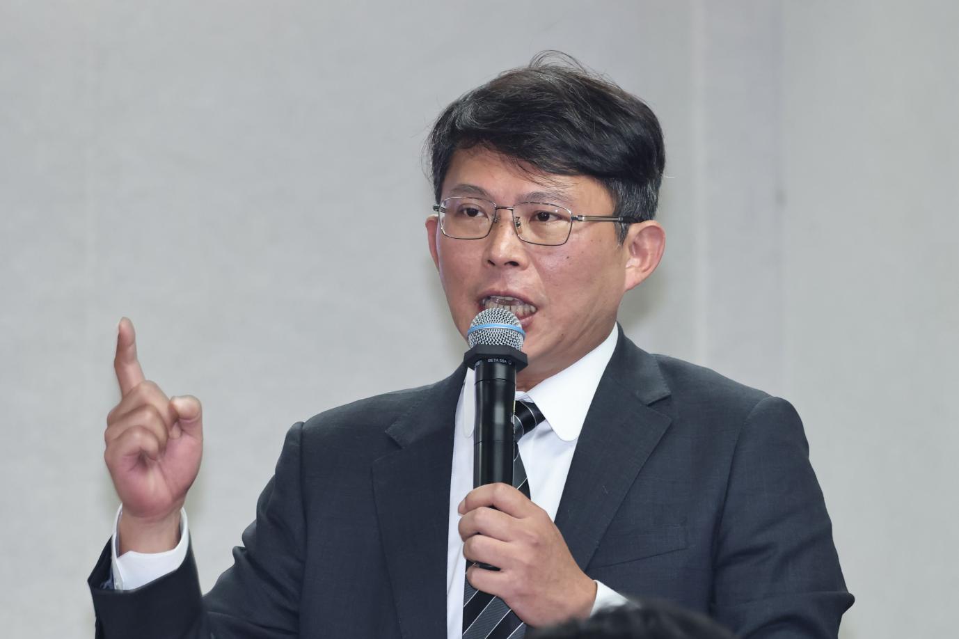 黃國昌2026動向受矚目，面對詢問他總是沒把話講死，給日後的協商留下空間，他說，在對弈中不要太早掀底牌。資料照片／林啟弘攝