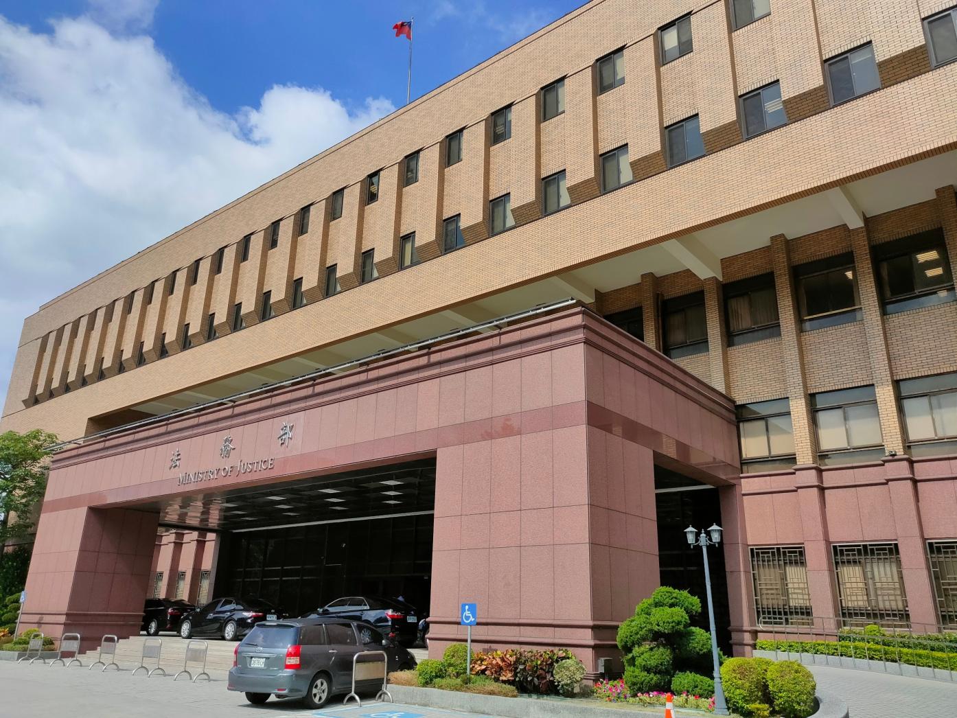 懲戒法院職務法庭25日針對高檢署檢察官黃錦秋懲戒案宣判。圖為法務部大樓／資料照片