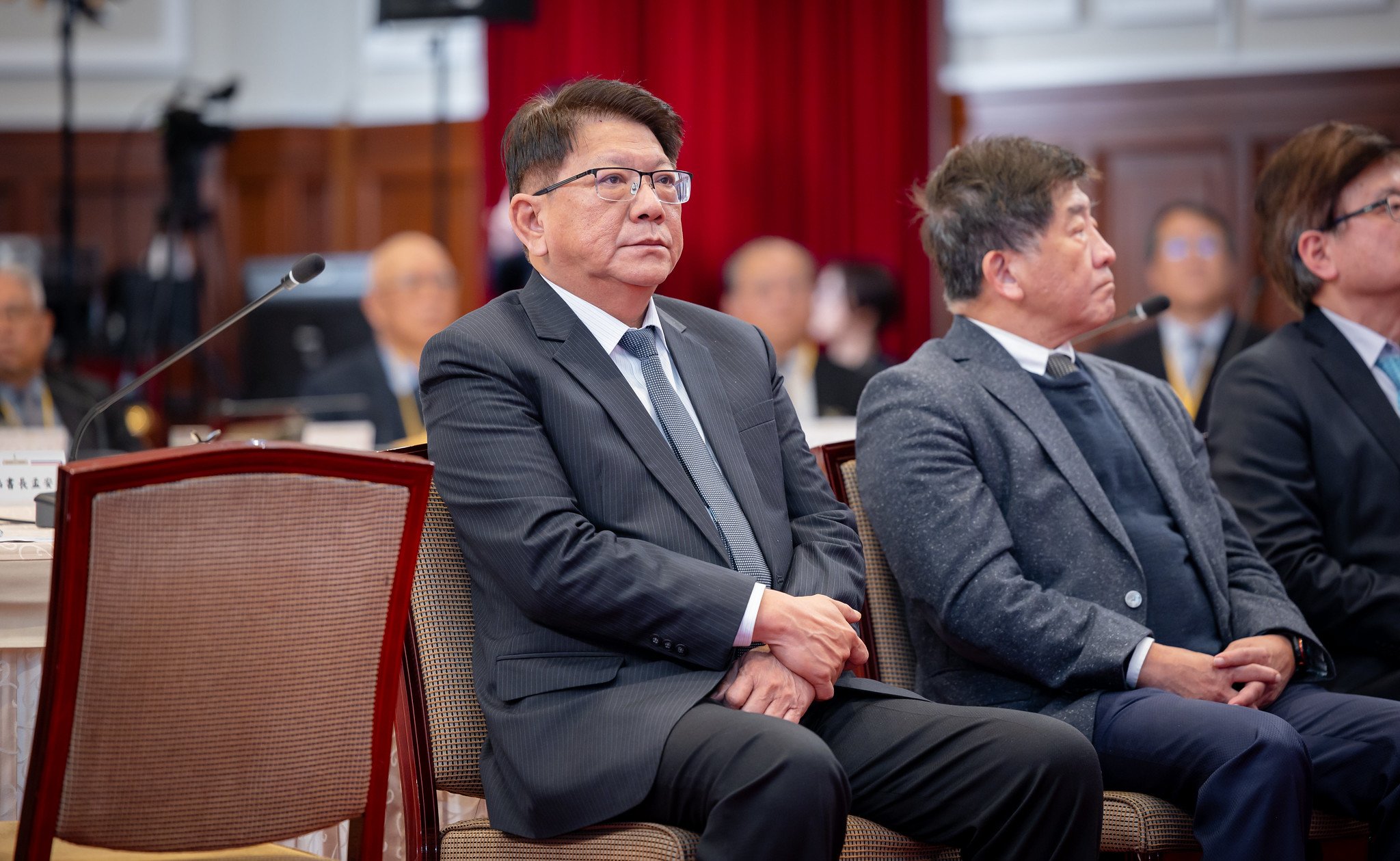 總統府秘書長潘孟安（左)11日代表總統賴清德到高雄出席活動。總統府提供