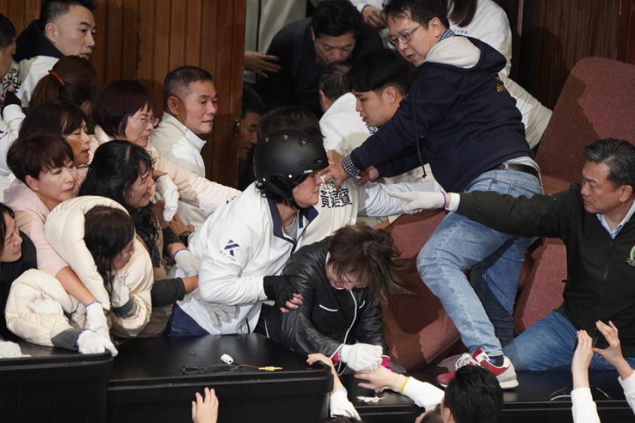立院大亂鬥！綠委控傷害　陳玉珍、徐巧芯等多名藍委收到傳票