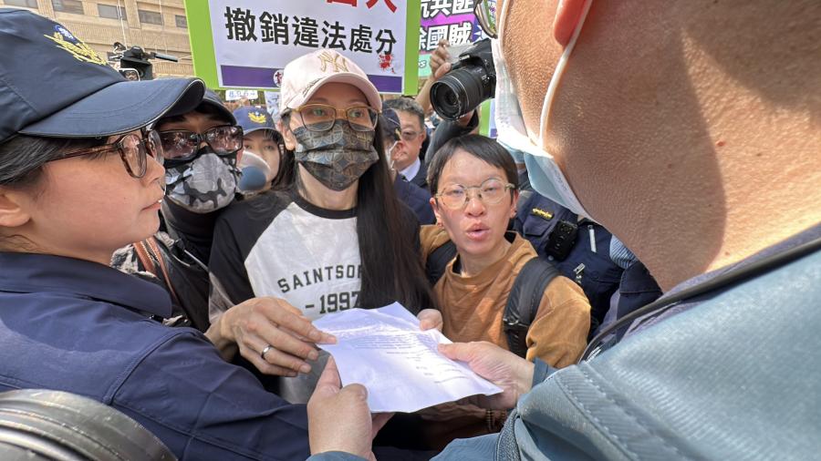 「亞亞」今晚離開赴中　白天於移民署前帶老公訴苦　「從沒鼓吹武統」