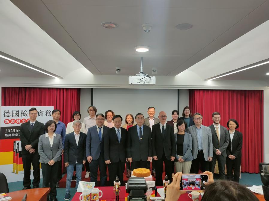 檢察總長邢泰釗化身領銜出版人　台灣首本德國檢察實務專書問世