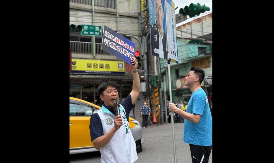 大場面來了！林沛祥舉「不同意罷免」 張之豪站旁邊猛嗆：為何上班去跟王滬寧握手