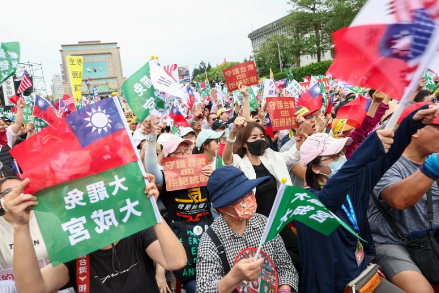 破4萬人上凱道拒統戰　齊喊大罷免「把不適任立委踢出去」