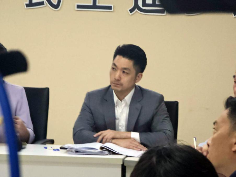 為「417」北檢陳抗又吵成一團　蔣萬安與民進黨北市議員拍桌互嗆