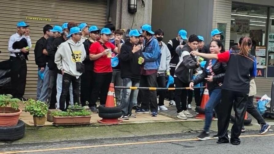 鄭正鈐喊上凱道越南人都有台灣身分證　養生館老闆娘意外說出真相打臉