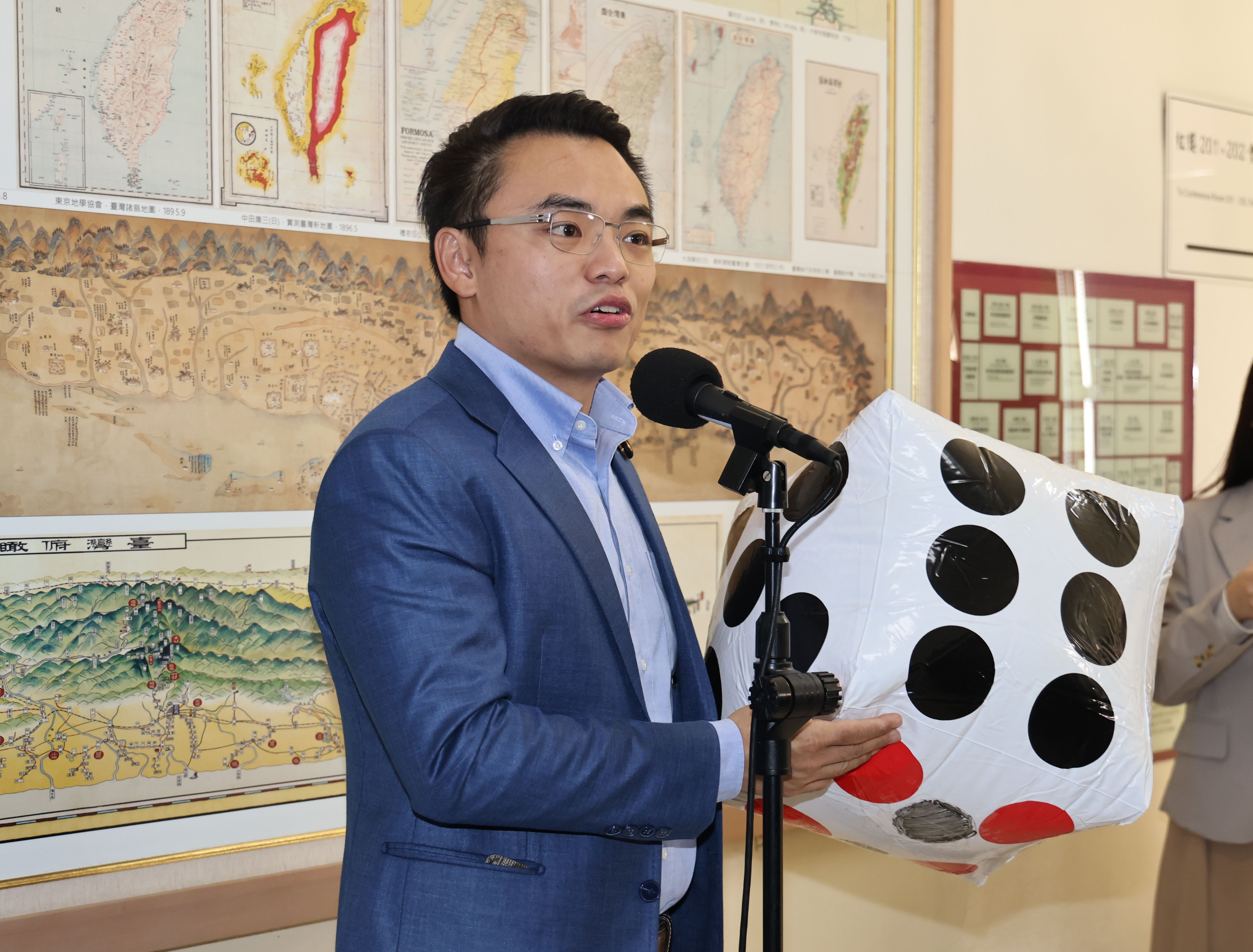 罷團30日宣布，罷免洪孟楷二階連署達標，衝破5萬份。資料照片／林啟弘攝