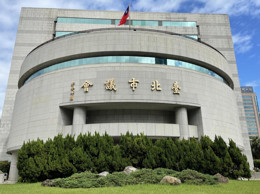 「寄生上流」真實版！前主播帶電鍋霸佔記者室　北市議會3點回應